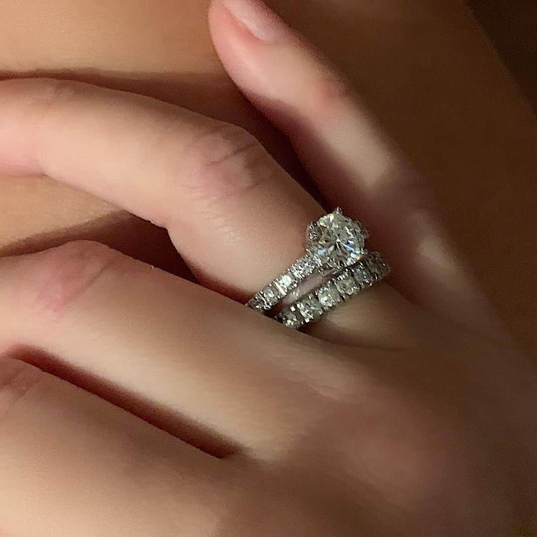 マチルダ・タントットさんのインスタグラム写真 - (マチルダ・タントットInstagram)「These rings mean the most important people to me. Family 🤎 thank you for these precious. Merry Christmas everyone」12月25日 21時04分 - mathildtantot