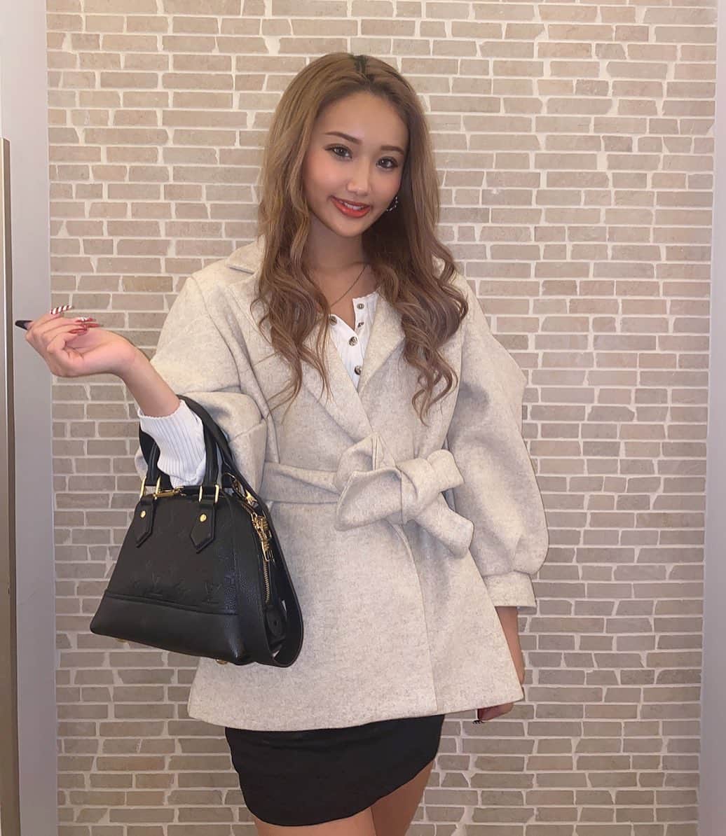 のインスタグラム：「. Merry Christmas🎅❤️ 普段はカッコいい系が好きだけど冬は可愛いのが着たくなるよね❄️🤍 . #cjd_elena #cyberjapan #elena #new #サイバージャパン #クリスマス #menot」
