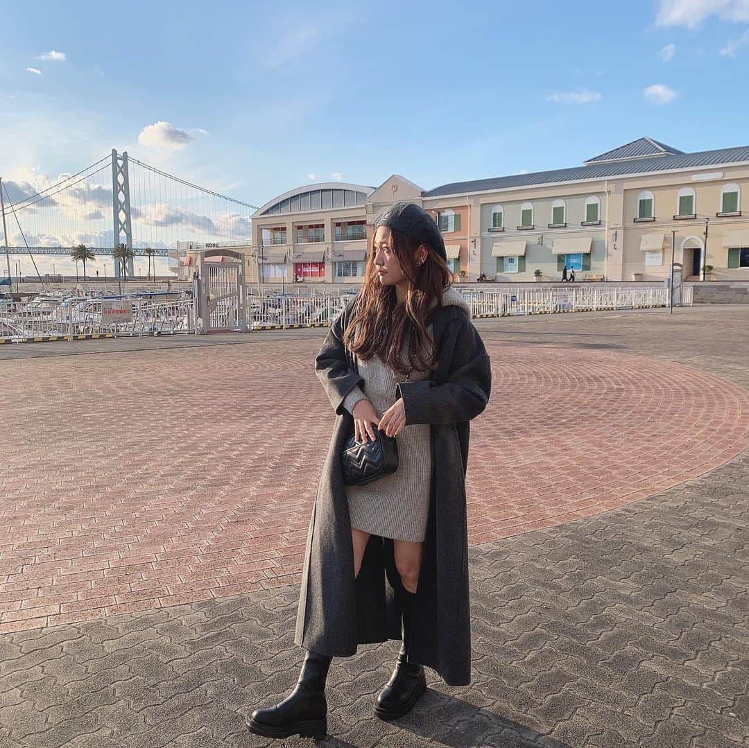 いっちゃん/嶋津 いつみのインスタグラム：「. . お気に入りコート♡ . . . . くるぶしまであるロング感がかわいくて 一目惚れだった🐯💚 . . . . 肩落ちしてるシルエットで アームホールも大きめやから 中にいっぱい着込める🙌🏻✨ . . . .  #関西  #関西サロモ  #サロンモデル #サロモ #いっちゃん  #フリーモデル #関西モデル  #あざといっちゃん #かわいっちゃん #いっちゃんコーデ  #ブライダルモデル #アレンジモデル #ヘアカラー  #ヘアアレンジ #くしゃ顔  #ヨシンモリ #치맥  #좋아요환영 #소통환영 #팔로우환영 #팔로미 #인친환영 #친구해요 #셀카 #셀피」