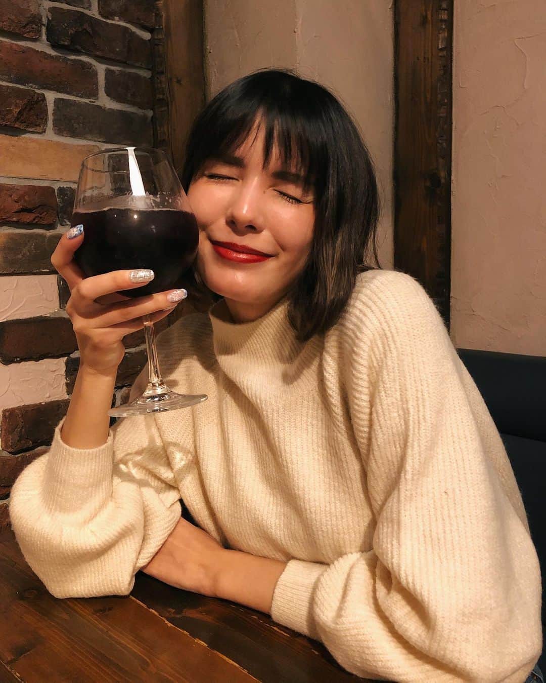 のインスタグラム：「Have yourself a merry little Christmas...🎄🍷with red wine!(with loved ones!🥰)」