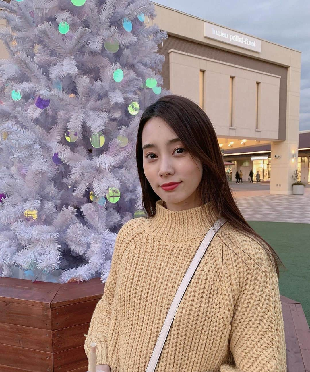 玉井らんさんのインスタグラム写真 - (玉井らんInstagram)「#メリークリスマス 🎄💫どこに行ってもクリスマスソングがかかってる🎅🏻ツリーもリースもクリスマスらしいこと何もしてない、来年は今年の分もクリスマスするって決めた🥲 . . . #20201225 #クリスマス #ツリー #木更津アウトレット #ニットコーデ #エイチアンドエム #hm #チャンキーニット #ざっくりニット #プチプラコーデ #style」12月25日 21時18分 - ran_tamai