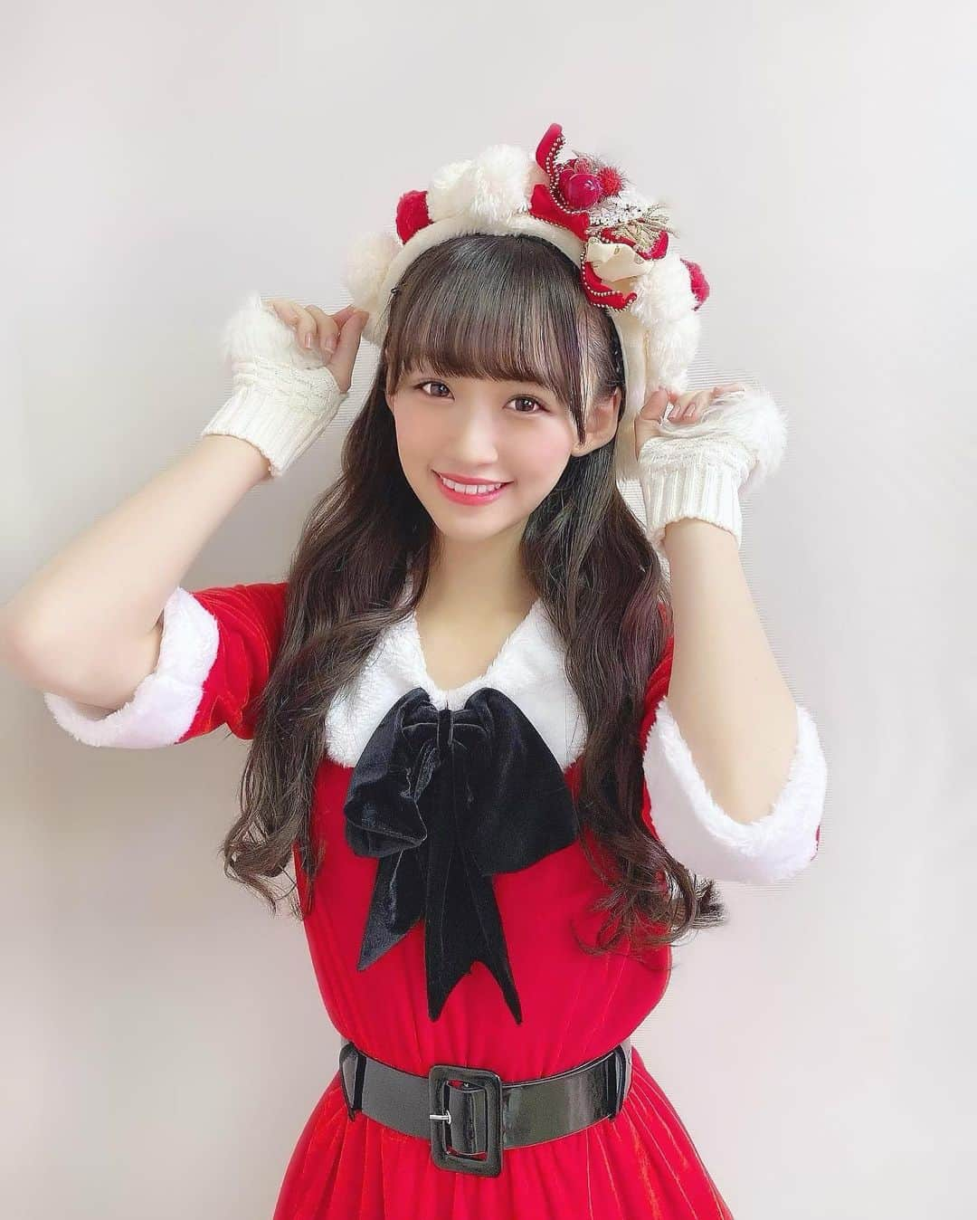 音嶋莉沙さんのインスタグラム写真 - (音嶋莉沙Instagram)「メリークリスマス🎄🎅🏻﻿ ﻿ みなさんは、どんなクリスマスを過ごしましたか…？？﻿ ﻿ 私の所に、サンタさん来てくれたよ🎅🏻﻿ お菓子とねコスメをくれたの💄💋﻿ 嬉しい😊😊優しいサンタさん♡♡﻿  ﻿ ﻿ ﻿ ﻿ #メリークリスマス」12月25日 21時18分 - otoshima_risa