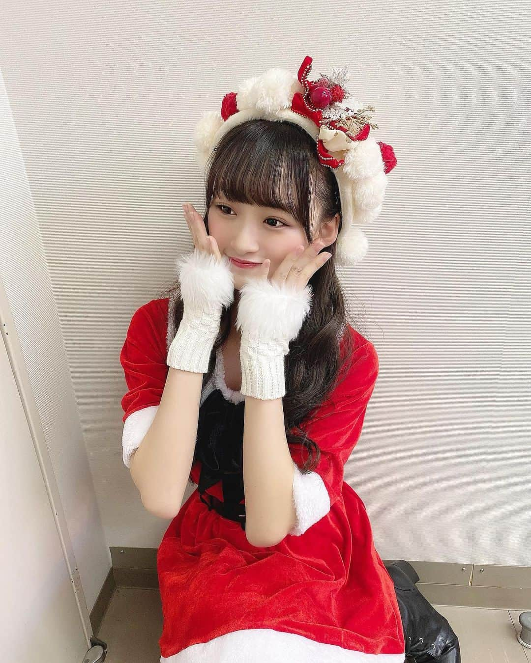 音嶋莉沙さんのインスタグラム写真 - (音嶋莉沙Instagram)「メリークリスマス🎄🎅🏻﻿ ﻿ みなさんは、どんなクリスマスを過ごしましたか…？？﻿ ﻿ 私の所に、サンタさん来てくれたよ🎅🏻﻿ お菓子とねコスメをくれたの💄💋﻿ 嬉しい😊😊優しいサンタさん♡♡﻿  ﻿ ﻿ ﻿ ﻿ #メリークリスマス」12月25日 21時18分 - otoshima_risa