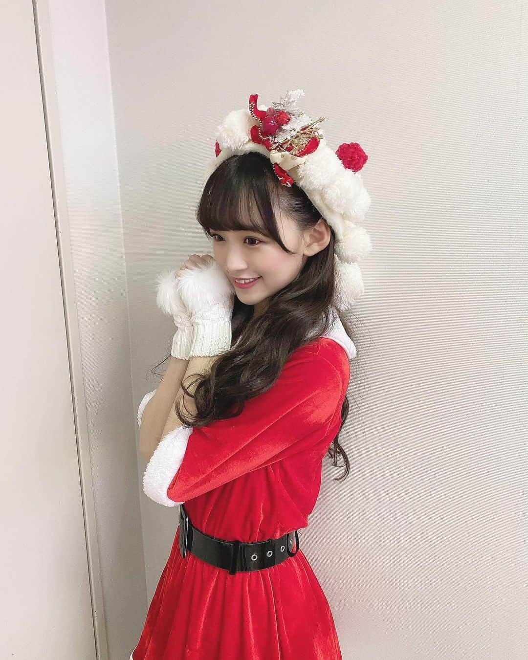 音嶋莉沙さんのインスタグラム写真 - (音嶋莉沙Instagram)「メリークリスマス🎄🎅🏻﻿ ﻿ みなさんは、どんなクリスマスを過ごしましたか…？？﻿ ﻿ 私の所に、サンタさん来てくれたよ🎅🏻﻿ お菓子とねコスメをくれたの💄💋﻿ 嬉しい😊😊優しいサンタさん♡♡﻿  ﻿ ﻿ ﻿ ﻿ #メリークリスマス」12月25日 21時18分 - otoshima_risa