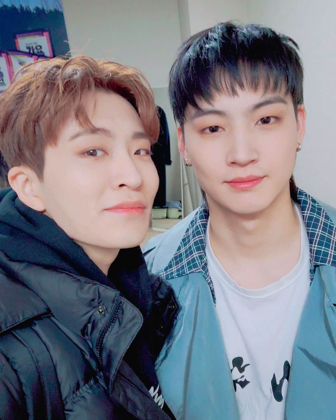 GOT7のインスタグラム：「[ #Piece_Of_GOT7 #🌴#🌙 ] 뽐퉤의 오프닝이 완벽하다는 건 너무나 당연한 것👏 갓세븐이 아가새를 사랑한다는 것도 당연한 것🐥💕  #GOT7 #갓세븐 #IGOT7 #아가새 #GOT7_BreathofLove_LastPiece #GOT7_Breath #GOT7_LASTPIECE #2020SBS가요대전 #MerryChristmas」