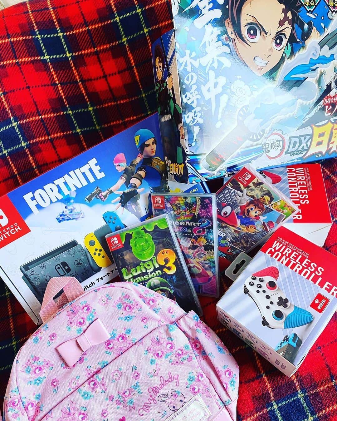 ちゃたさんのインスタグラム写真 - (ちゃたInstagram)「今日は夕方病院予約してたから簡単にポテト🍟サラダ🥗チキン🍗ケーキ🍰  デパ地下のショップのチーズケーキ美味しかった✨💕  #gravidanza #pregnant #pregnancy #christmas #natale #momtobe #family #familygoals #famiglia #merrychristmas # christmas#xmas#christmastree #christmascake #クリスマスケーキ#クリスマスプレゼント #クリスマス#クリスマスパーティー #おうちで過ごそう#チーズケーキ#デパ地下スイーツ #デパ地下グルメ #レアチーズケーキ #ベイクドチーズケーキ #クリスマス料理 #🎁#🎂#🎅#🍗#🎄」12月25日 21時11分 - c.h.a.t.a.13