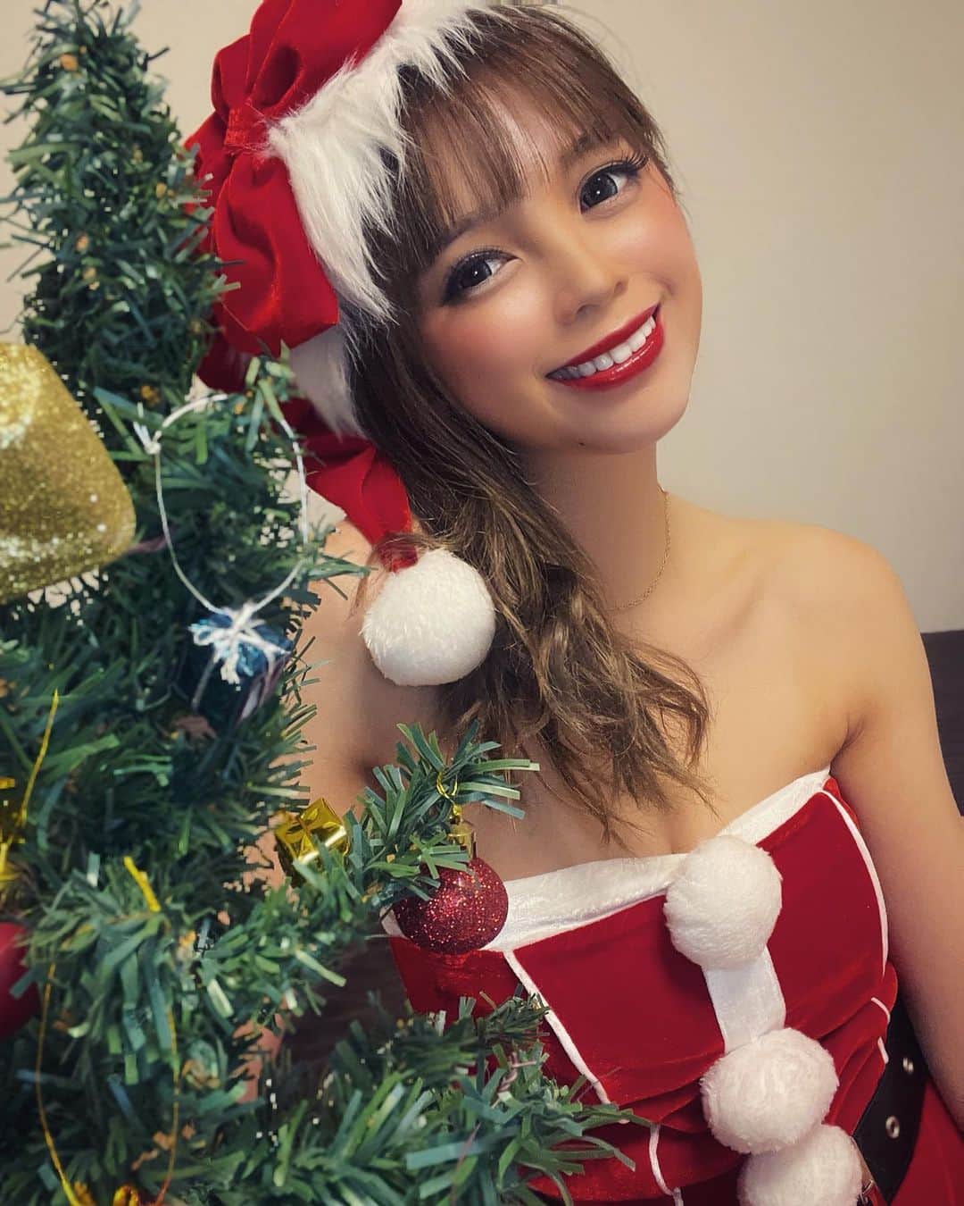 橘咲良さんのインスタグラム写真 - (橘咲良Instagram)「今年のクリスマスはもうすぐ終わりだ…🎄 #クリスマス #🤶 #🎅  #サンタ #コスプレ #クリスマス #クリスマスネイル #🎄  #キングラビッツ #橘咲良　だぞ☝🏻☝🏻」12月25日 21時11分 - tachibanasakuradazo