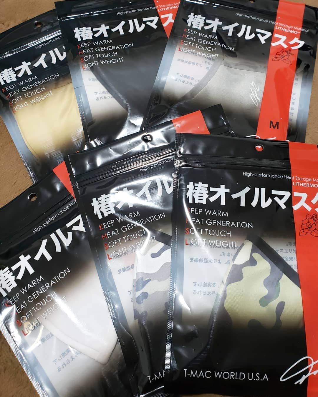 Hiromi Tomiiさんのインスタグラム写真 - (Hiromi TomiiInstagram)「@tmac_world.jp  . . 椿オイル加工だから、「保湿・抗菌効果」と、機能性素材で、「保温・発熱効果」に特化しているマスク😊 . . マスクのロゴもかわいくてお気に入り😊 カラー展開が豊富だから、お洋服にあわせてマスクも変えれるよん😊 . 「T-MAC 椿オイルマスク」で検索してみてね😊 . . . #T-MAC #マスク」12月25日 21時12分 - hiromi.tomii