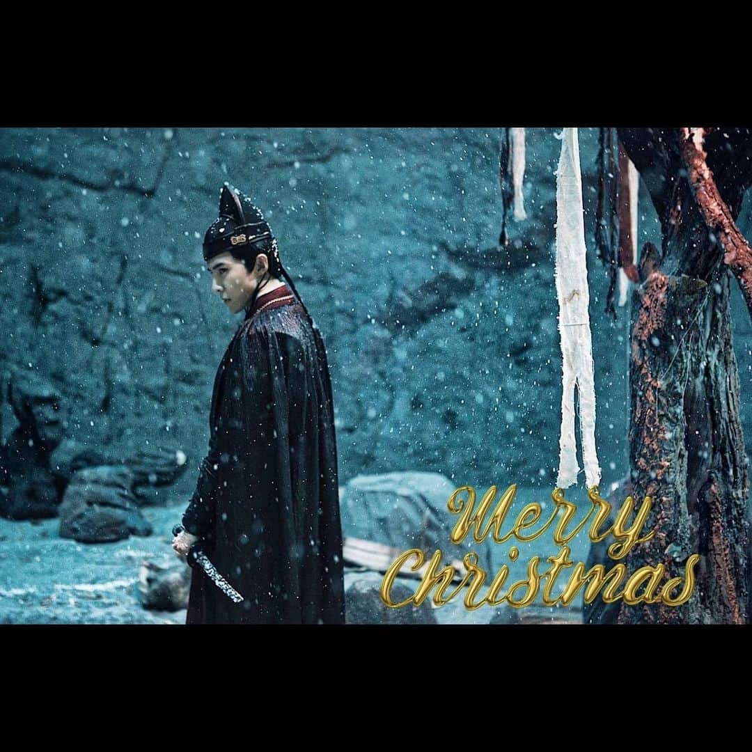 ダンソン・タンのインスタグラム：「聖誕快樂🎄在雪中拍戲也算應景  祝妳們都平安 健康  #merrychristmas #DT #唐禹哲」