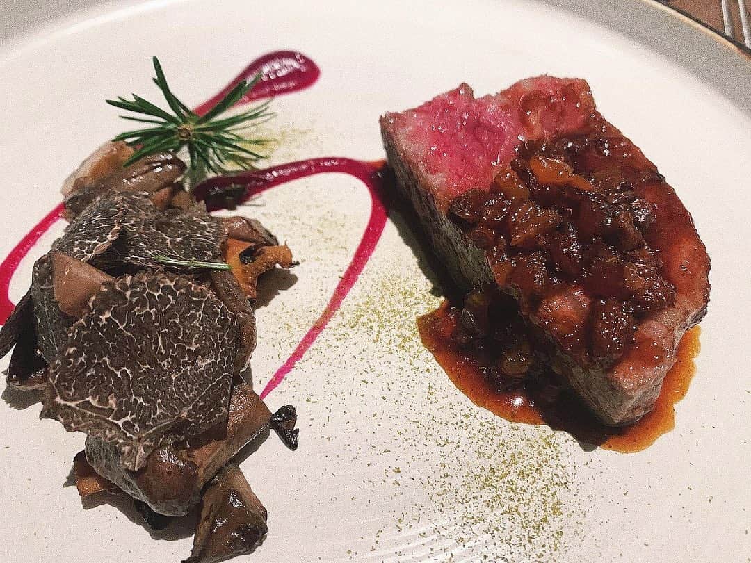 みたんのインスタグラム：「@ritzcarltontokyo  リッツカールトンのクリスマスコース イブイブのおはなし🍽🎄🌟 . 3大検査がクリアできていたら 週末はクリスマスディナーとお買い物 . . . . #Christmas #christmasdinner  #xmas #xmasdinner #dinner  #リッツカールトン東京  #リッツカールトン #リッツ  #クリスマス #クリスマスパーティー  #クリスマスディナー #メリークリスマス」