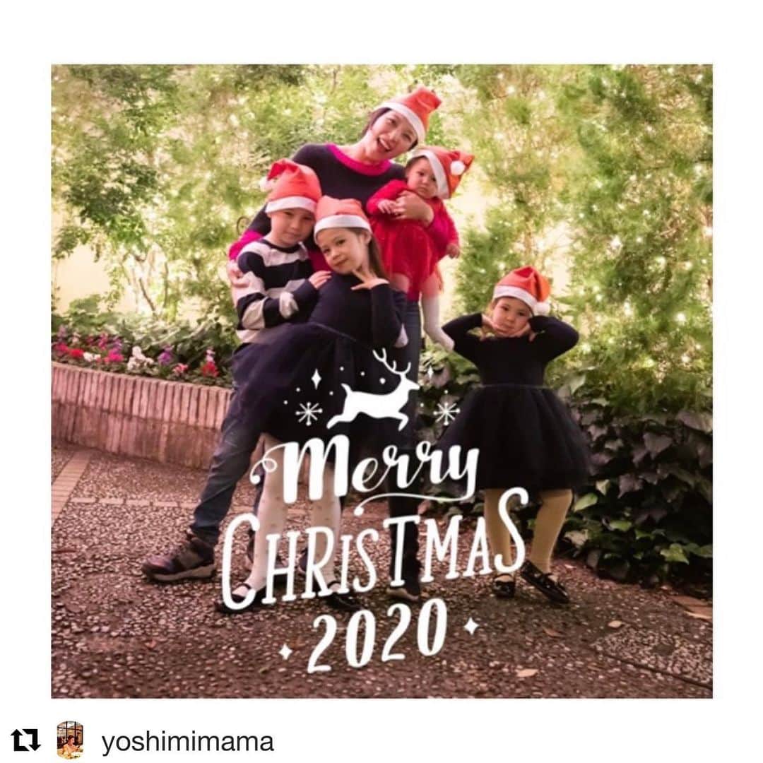 大島央照のインスタグラム：「メリークリスマス✨✨✨  先日、よしみファミリー @yoshimimama のクリスマス記念の撮影をさせてもらいました💕みんなかわいいすぎました😍✨  あと少しですが、楽しい時間をすごしてください💕  Thanks at @chapelle_des_anges   #クリスマス #メリークリスマス #写真展記念撮影 #merrychristmas #ルアンジェ教会 #南青山 #good #happy #smile  #大島央照写真展 #私の記念日」