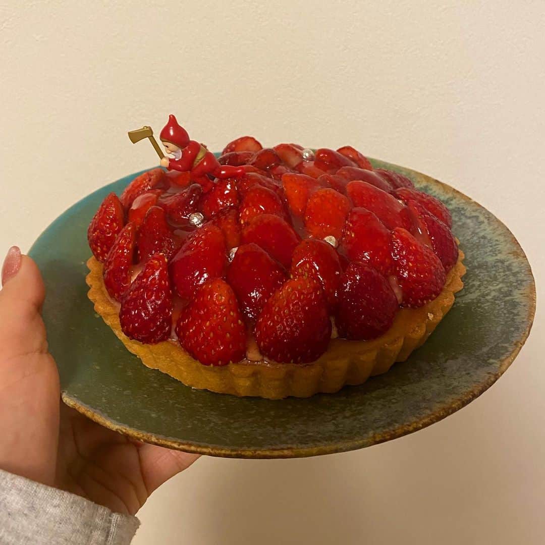 長澤メイのインスタグラム：「🍓🎅🎄🎁🎉💘 @bowerykitchen_komazawa」