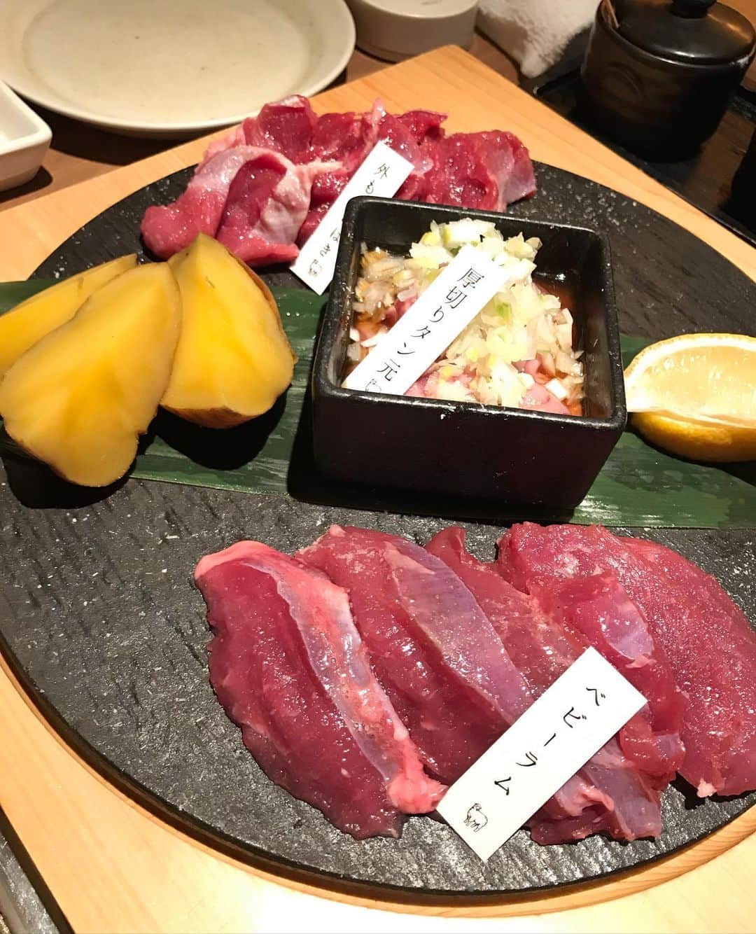 不可思さんのインスタグラム写真 - (不可思Instagram)「試合終わって4回目の焼肉は、新宿にあるラム焼肉専門店 「lamb ne（ラムネ）」へ。 ラムってこんなにいろんな部位が食べれるの知らんかった。 初めて食べる部位いっぱいだったし、前菜から想像以上に美味かったし大満足。 ご馳走様でした🙏  @lambne_shinjuku  #新宿　 #lambne  #ラムネ　 #ラム肉」12月25日 21時19分 - fukashi.kb