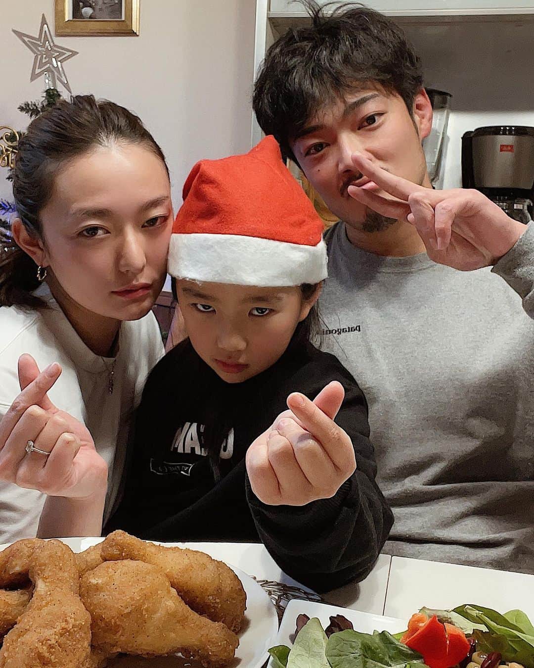 結子さんのインスタグラム写真 - (結子Instagram)「Merry Christmas🎁♥️Feel so special for spending our 7th Christmas night💙 家族でクリスマス🎅♥️✨ 平和な幸せ！ . #クリスマス#家族#きゅんです」12月25日 21時20分 - yuiko_yyy