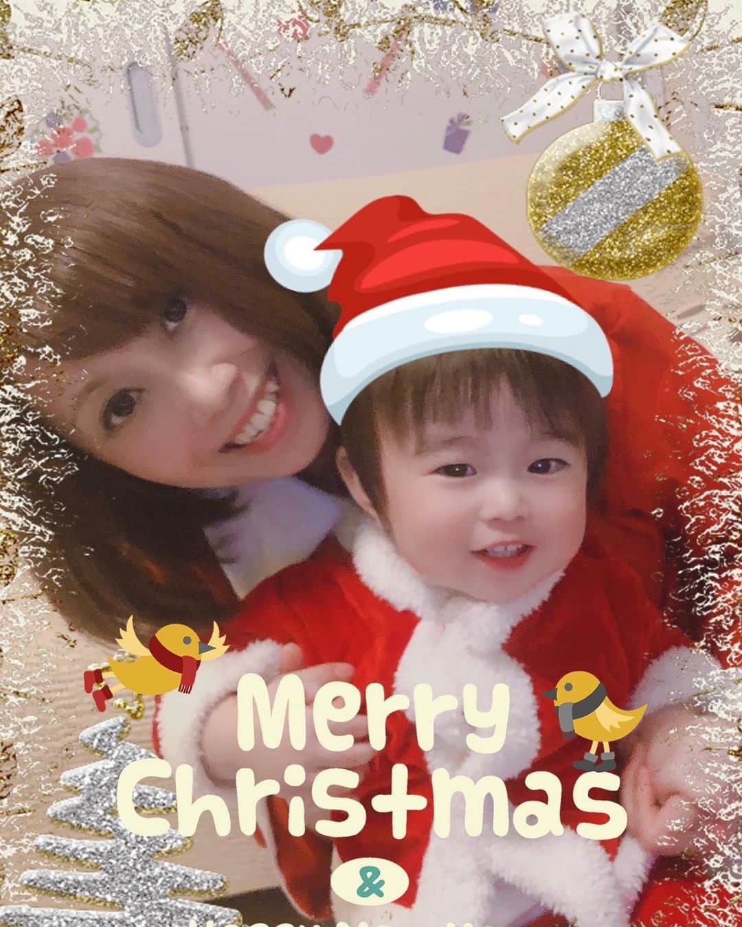 midoriyamaoのインスタグラム：「Merry xmas🎉 家と近くの児童館でまったりクリスマス🎄 旦那とプレゼント交換🎁 自分たちのばかりで息子のクリスマスプレゼント買うの忘れた〜😅 まだ分からないからいっか‼️笑  #merrychristmas #1歳2ヶ月 #男の子ベビー」
