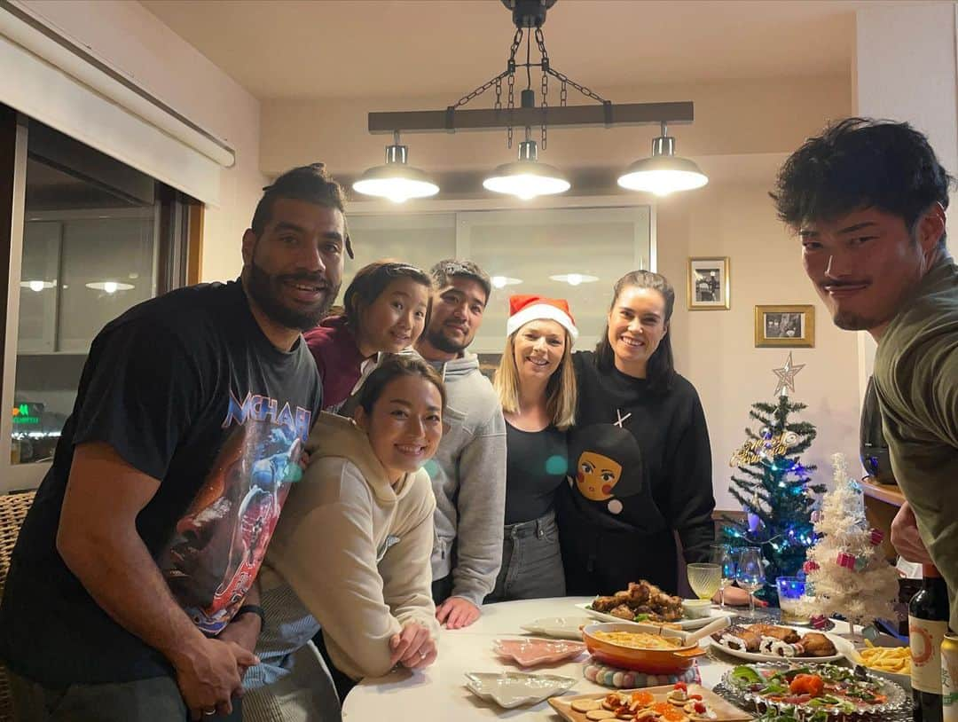 結子さんのインスタグラム写真 - (結子Instagram)「Yuiko's Christmas Kitchen💕 With Tennodai family👨‍👩‍👧 . 久しぶりに頑張ったかも。笑 娘の刺身の盛り付けが斬新 "クリスマスのKU". わかる？ . #クリスマス#料理#yuikoskitchen」12月25日 21時24分 - yuiko_yyy