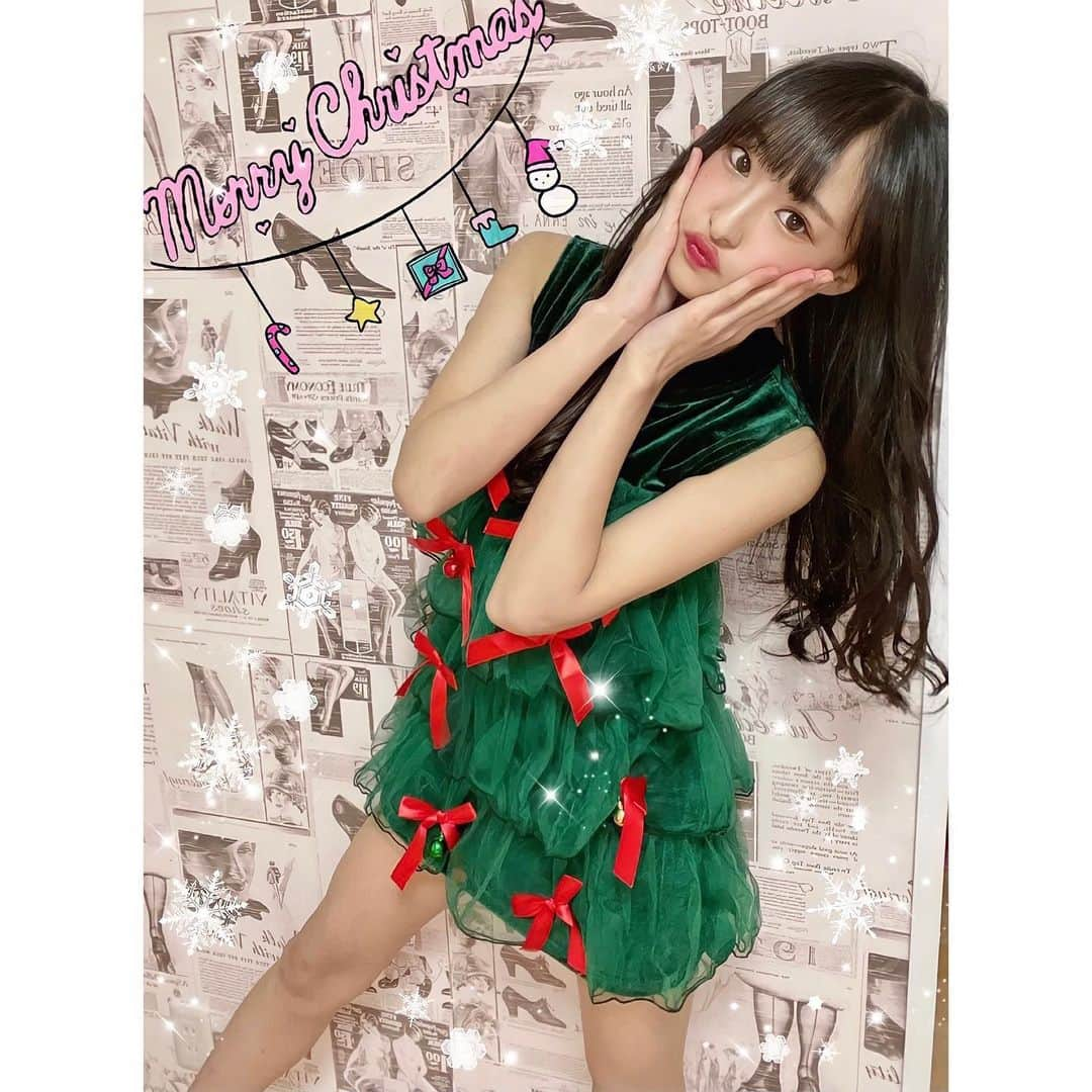 岡本怜奈さんのインスタグラム写真 - (岡本怜奈Instagram)「♡﻿ 🎄𝙼𝚎𝚛𝚛𝚢 𝚇'𝚖𝚊𝚜🎄﻿ ♡﻿ ♡﻿ #nmb48 #岡本怜奈 #れなたん #たんたんコーデ﻿ #メリークリスマス #クリスマス #christmas﻿ #クリスマスツリー #ツリー #ツリーコスプレ ﻿ #コスプレ #happy #Instagood」12月25日 21時29分 - renatan1222