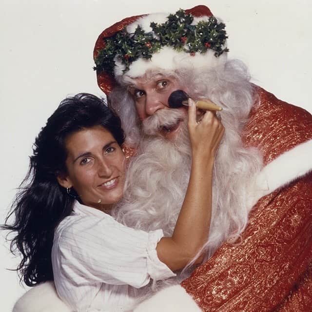 ボビー・ブラウンのインスタグラム：「Haven’t you always wondered how Santa got his glow? Adding a pop of color right on his cheeks. This isn’t just any Santa. I was hired to do the infamous and well loved NBC weatherman Willard Scott for a Christmas Shoot quite a few moons ago. I think this was shot by #frankschram insta to come」