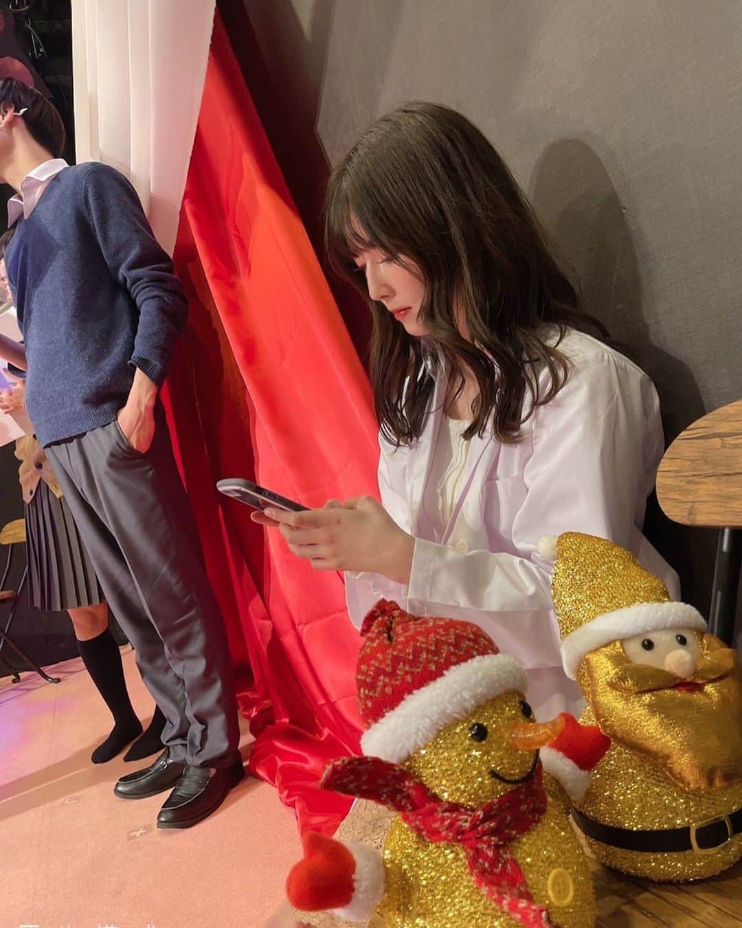 日下部美愛のインスタグラム：「メリクリ❄☃ みんな何して過ごしてるの？ 私は2公演終わって家で一人でお酒を飲みたいと思います。 え？なに？寂しい？？？みんなそんなもんだよね？？  #photo #japan #model #me #hair #fashion #fashionblogger #makeup  #followme #instagood #camera #instadaily #dailylook #한국 #맞팔 #사진 #데일리 #데일리룩」