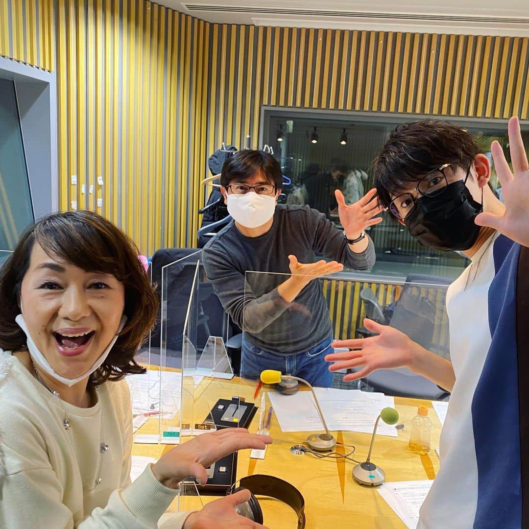 川崎鷹也のインスタグラム：「ニッポン放送『安東弘樹 Let's Go Friday』生出演、ありがとうございました☺️最高に笑いました。🤣 #ニッポン放送 #安東弘樹 #田中美和子 #ラジオ #instagram #instagood #instafashion #instacool #instalove」