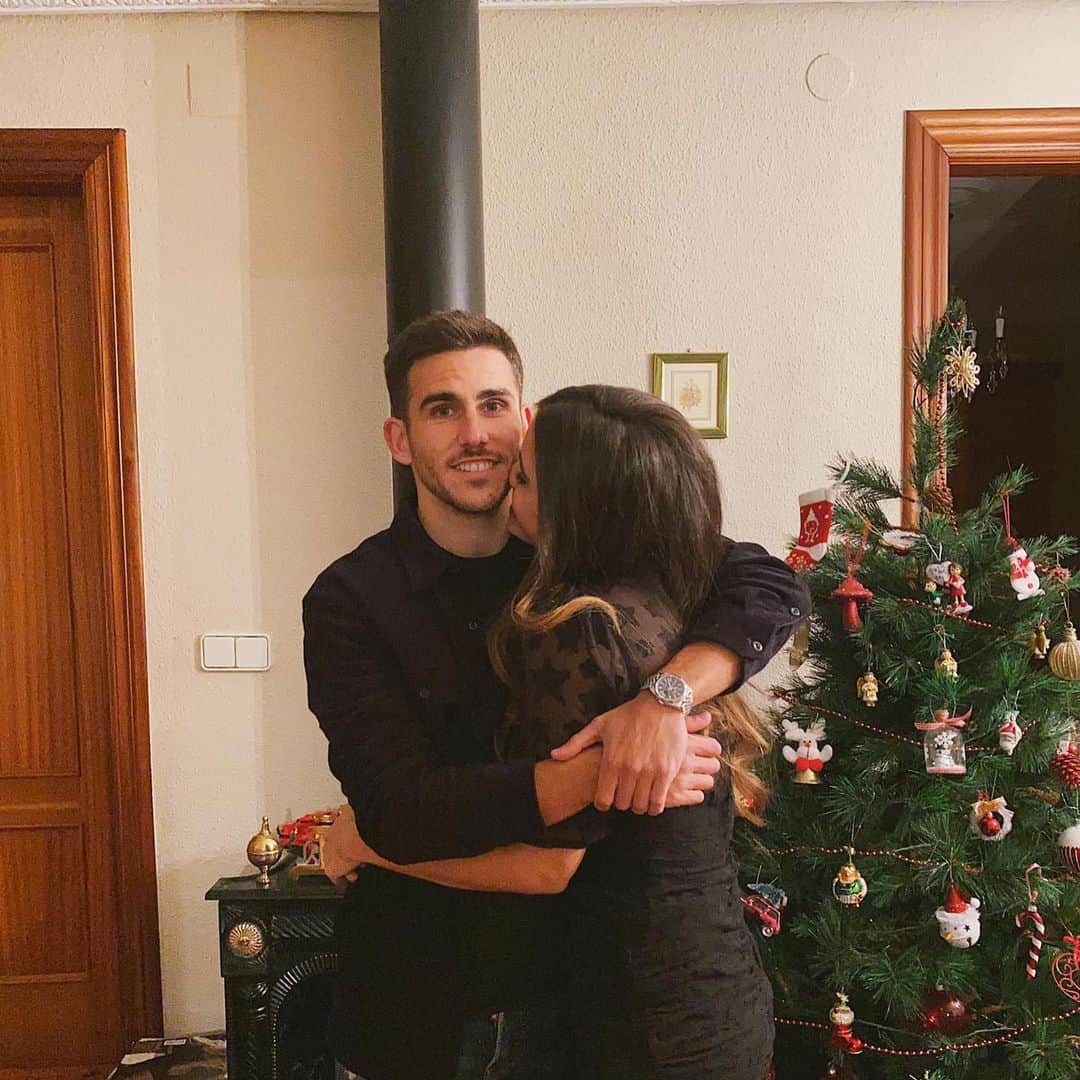 ハイロ・サンペリオのインスタグラム：「🎄¡Feliz navidad!🎄 Los mejores deseos y mucha salud para todos. ❤️」