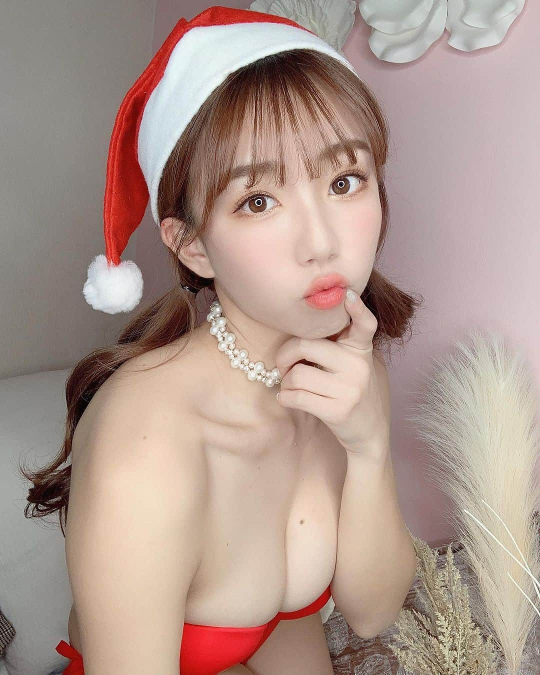 日野麻衣さんのインスタグラム写真 - (日野麻衣Instagram)「メリークリスマス🎅🎁🎄 みんなに幸あれ〜❤︎ まいぴょんサンタより🐰💗 . . #クリスマス #メリークリスマス #サンタコス #サンタさん #グラビア #グラビアアイドル #gravureidol #Japanesegirl  #seksi #被写体 #日本的 #偶像 #性感 #泳衣 #模特 #粉我 #模特 #萌 #그라비아 #섹시 #ประเทศญี่ปุ่น #น่ารักจัง #日野麻衣 #まいぴょん」12月25日 21時36分 - hinomaiofficial