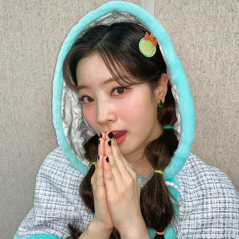 ダヒョンさんのインスタグラム写真 - (ダヒョンInstagram)「All I want for Christmas is Dahyun 🤍  #Twice #Dahyun #KimDahyun #트와이스 #다현 #김다현 #ダヒョン  #トゥワイス」12月25日 21時37分 - dahyun.news