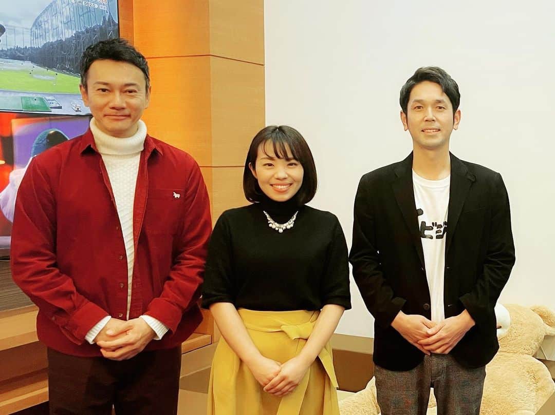 元木行哉のインスタグラム：「クリスマスの今日は2020年最後のタウンニュースでした。﻿ 一年間ありがとうございました。﻿ ﻿ そして、一週間後はもう新しい年を迎えるわけですね。驚きです。﻿ そんな2021年元日は『元日生放送　お年玉スペシャル2021 Kビジョン開局25周年ありがとうSP！』5時間生放送に出演し豪華？料理を披露します😝﻿ お正月、お家でゆっくりお楽しみ下さい🙏﻿ ﻿ #staysafe #stayhopeful #kビジョン #クリスマス #お正月 #元旦 #生放送 #山口県 #ありがとう #元木行哉 #メリークリスマス #年の瀬」