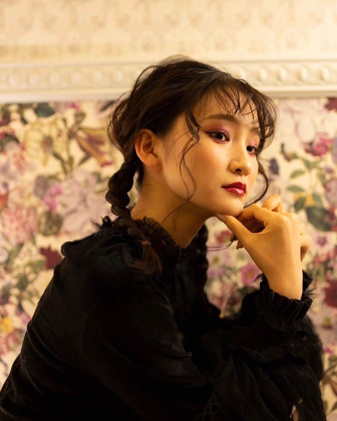 加藤早和子のインスタグラム：「❤︎ 作品撮り💄  photo by @rinrin_chi_jzx100c  make @shionapouty  hair @mmmi.00  . .  #青山学院大学 #女子大学生 #作品撮り #強め #ブラック #ポートレート #ポートレート撮影 #ポートレートモデル #ポトレ #被写体 #いいね返し #いいねがえし #portrait #as_archive #portraitphotography #as_picture #team_jp #portrait_mood #portraittokyo」