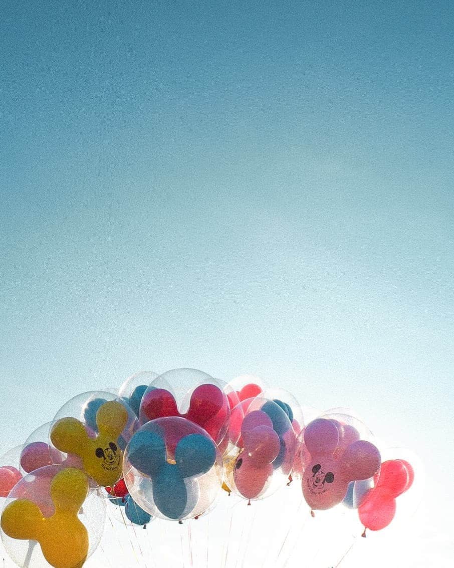 RISAのインスタグラム：「. 🎈  #disneyland」