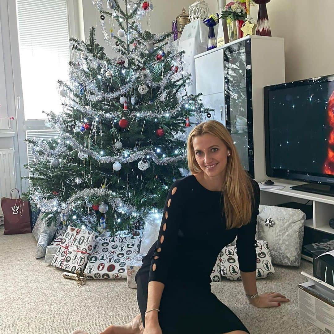 PetraKvitovaさんのインスタグラム写真 - (PetraKvitovaInstagram)「Stastne a vesele Vanoce preji Vam vsem a Vasim blizkym 🎄  Merry Christmas from my family to yours 🎄」12月25日 21時53分 - petra.kvitova