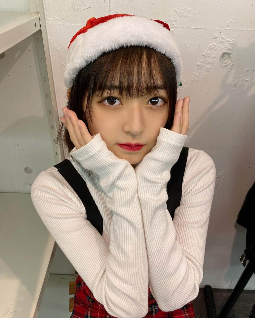 黒江心温さんのインスタグラム写真 - (黒江心温Instagram)「・ Merry X'mas🎄 ・ この写真はカラコンしてませんので黒目ちっさい🤫 ・ 皆さんクリスマスは何して過ごしたの~？？ サンタさんとか来ちゃったりした？🤭 ・ ・ ・ #こはるん #るんてぃーず #Popteen #レギュモ5期生 #クリスマス #サンタ帽 #サンタさん」12月25日 21時49分 - koharun_586