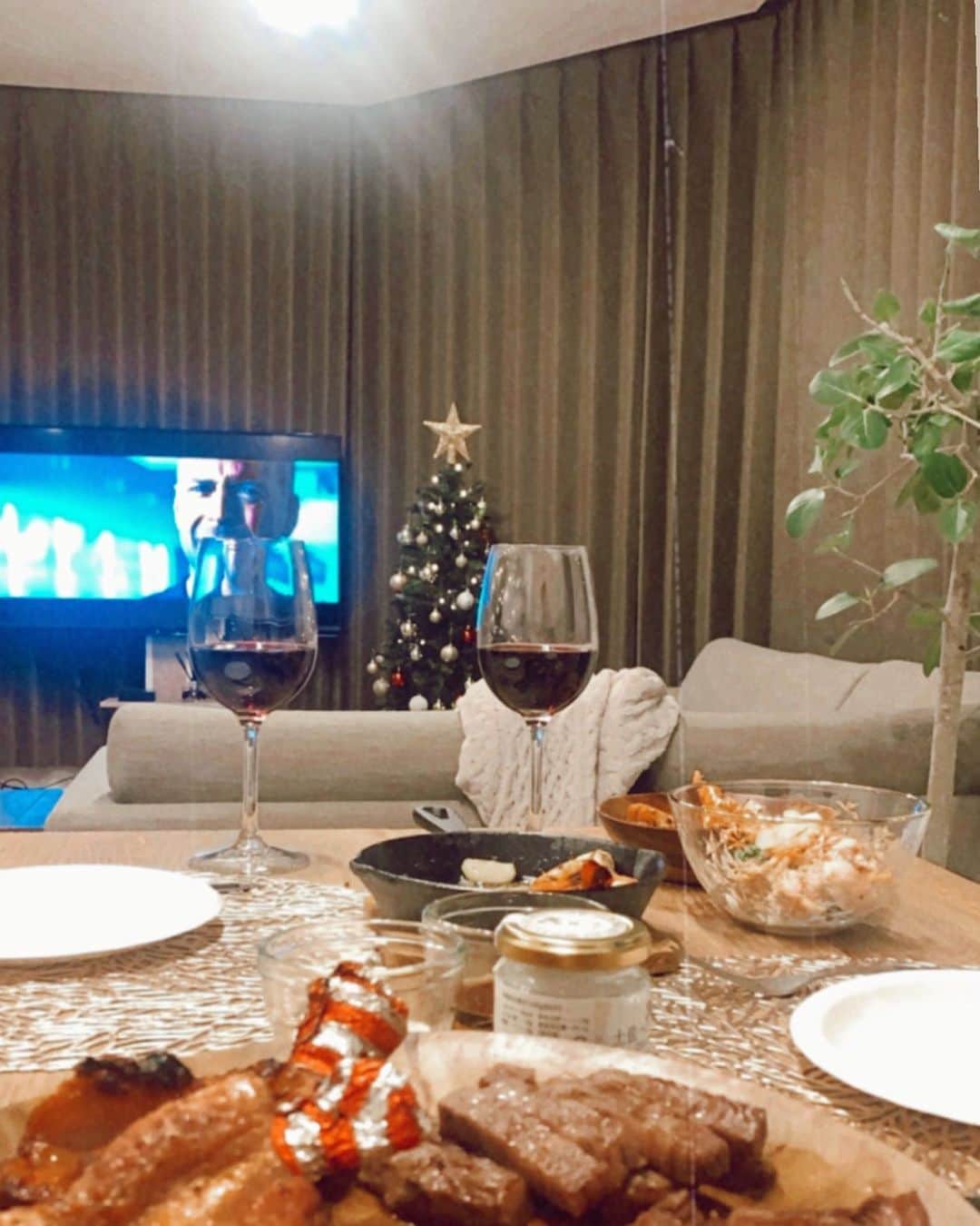 Yumaikaのインスタグラム：「好きなものづくしなChristmas🍗📹  #happymerrychristmas」