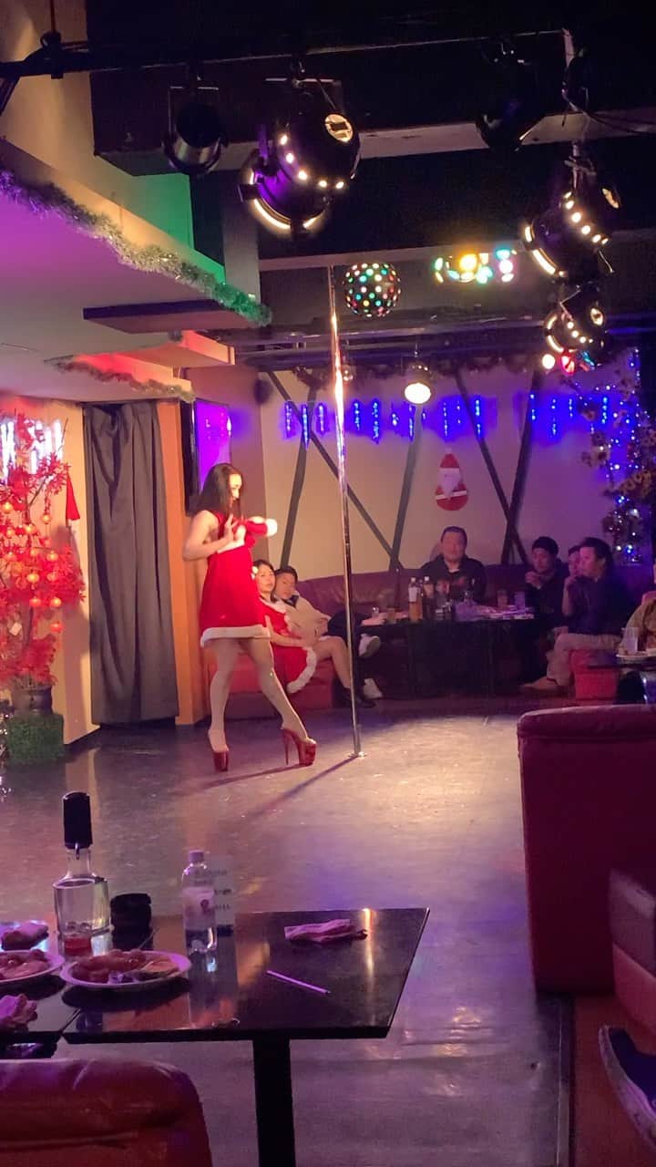SHIRAISHIMIHOのインスタグラム：「last Christmas🎄 こんな時期ですが毎年恒例ショーをさせていただきました！ ありがとうございました🥺✨ #茂原市 #千葉県 #クリスマスショー #ポールダンサー  #poledancer」