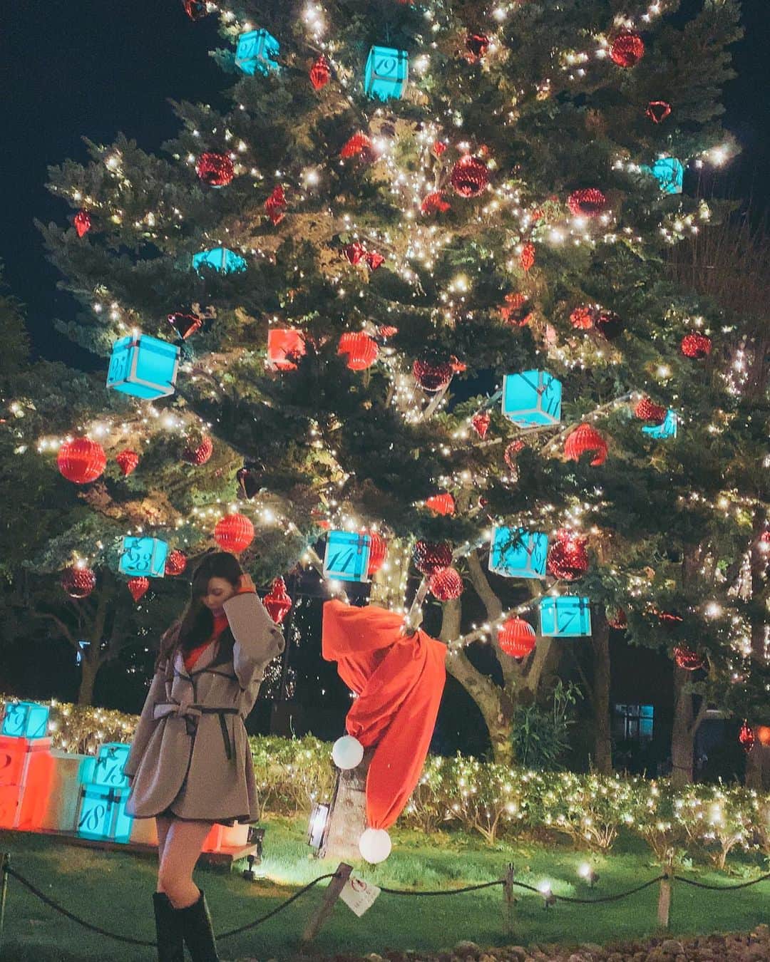 蒼乃茜さんのインスタグラム写真 - (蒼乃茜Instagram)「Merry Xmas 🎄🎁❄️  #xmas #tree #2020 #winter #snow #光 #ライトアップ #クリスマス #クリスマスツリー #プレゼント #happy #イルミネーション #lightup #xmastree #present #きらきら #12月 #輝き #幸せな時間 #なりますように #illumination #brilliance #glittering #star #santaclaus #サンタクロース #帽子 #light #followｍe #instagramjapan」12月25日 21時56分 - aono_akane