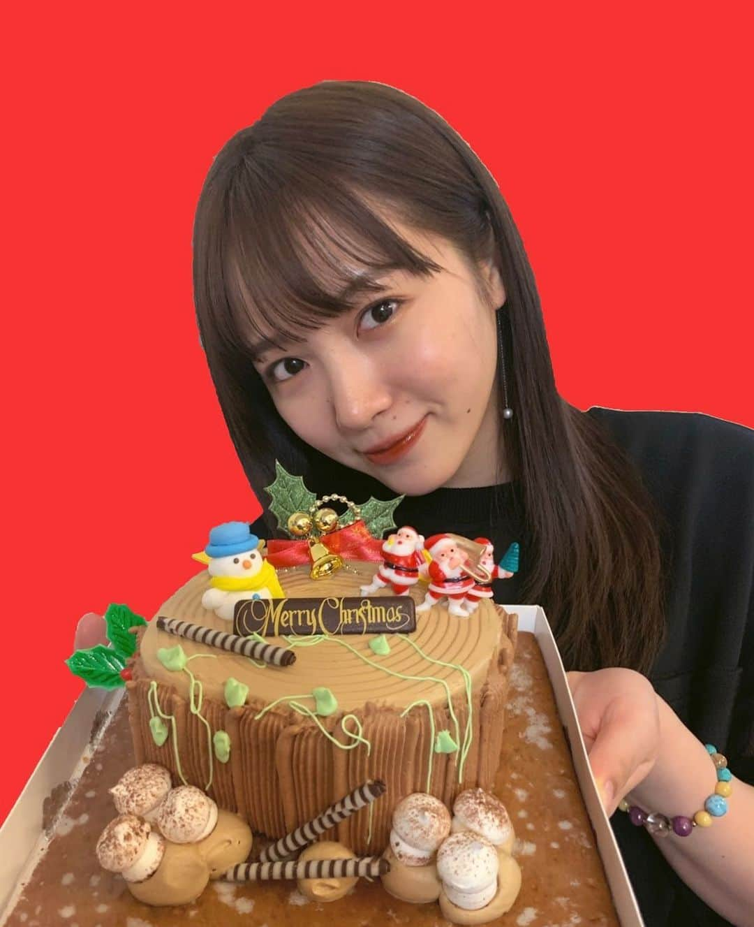 中山莉子さんのインスタグラム写真 - (中山莉子Instagram)「→﻿ クリスマスが終わっちゃう！﻿ メリークリスマス🎅🎄🎁﻿ ﻿ ﻿ #雑な背景塗りつぶし﻿ #クリスマス﻿」12月25日 21時56分 - nakayama_riko_official