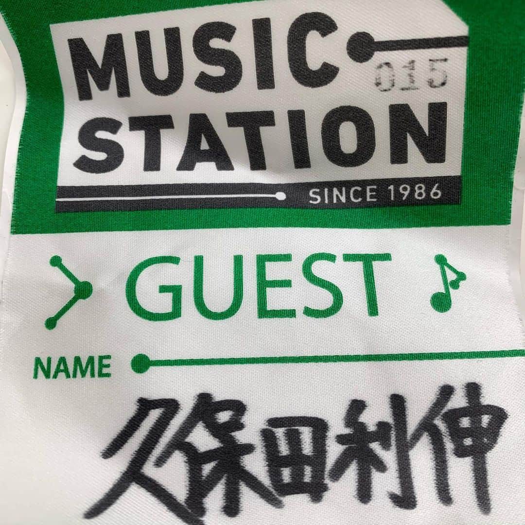 YURIさんのインスタグラム写真 - (YURIInstagram)「無事終了〜🎤30年ぶりのレジェンド@toshinobu_kubota さんの#musicstation 出演のサポートめちゃ楽しかったぁ〜😆流石レジェンド、素晴らしい歌の上にハーモニーで歌い納め。色々大変だった2020年。最後に一緒に歌えた喜び。感謝しかない。ご視聴ありがとうございました😊皆さんHappy Holidays!! #Mステ　#tvasahi #テレ朝#ミュージックステーション So glad I was able to end this year off with the #legend, #toshikubota. It’s rare that an artist here gets to perform on live TV with  a live band. Live music over #karaoke any damn day!! Happy Holidays everyone and stay safe! Mask up! #tokyo #japan #divalife #divafreshyuri」12月25日 22時02分 - divafreshyuri