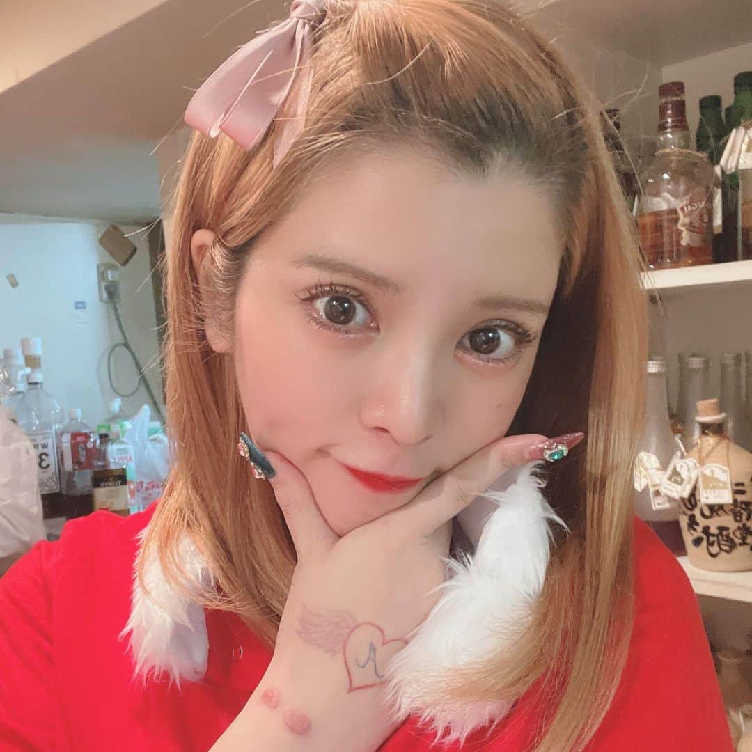 坂口杏里のインスタグラム：「メリクリ🎅🎄 坂口出勤！  club  SLOW 新宿区歌舞伎町1-9-6 三経32ビル3F 0332008522  早いもの勝ちで杏里サンタ からプレゼントあります🎁  Lastまでいまーす😋✨」