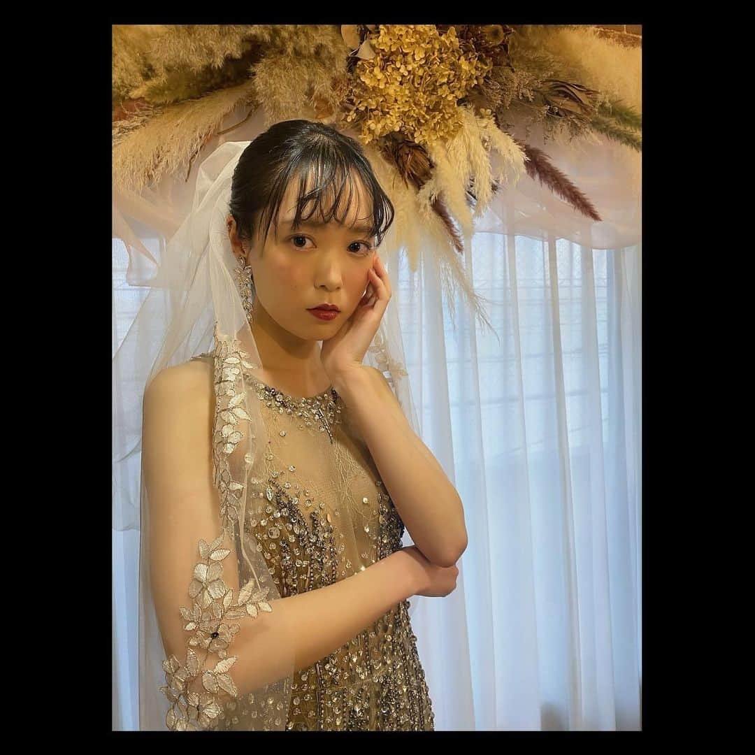 uyuのインスタグラム：「昨日載せたのと違うドレス🥀」