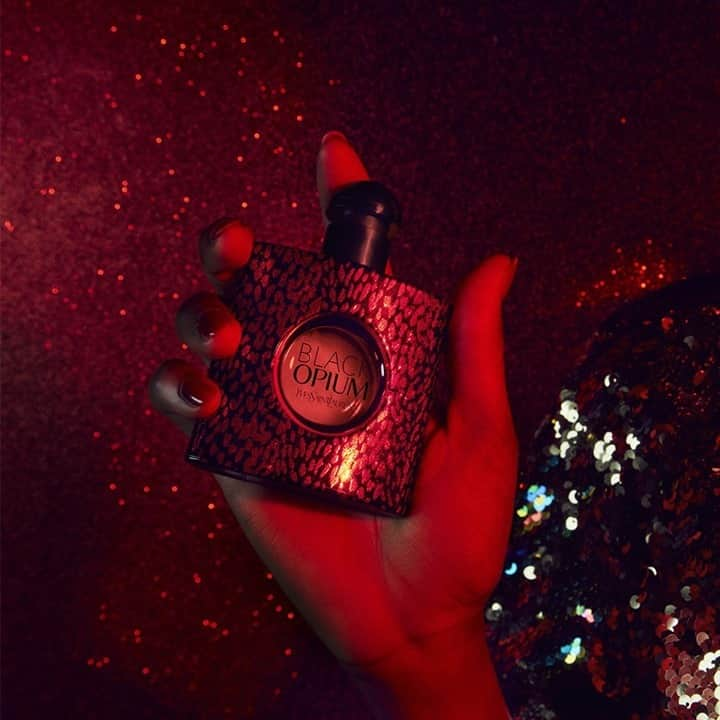 Yves Saint Laurent Beautyさんのインスタグラム写真 - (Yves Saint Laurent BeautyInstagram)「Get wild for the holidays... Merry Christmas, from YSL Beauty! BLACK OPIUM EAU DE PARFUM LIMITED EDITION #yslbeauty #blackopium #giftwildly」12月25日 21時59分 - yslbeauty