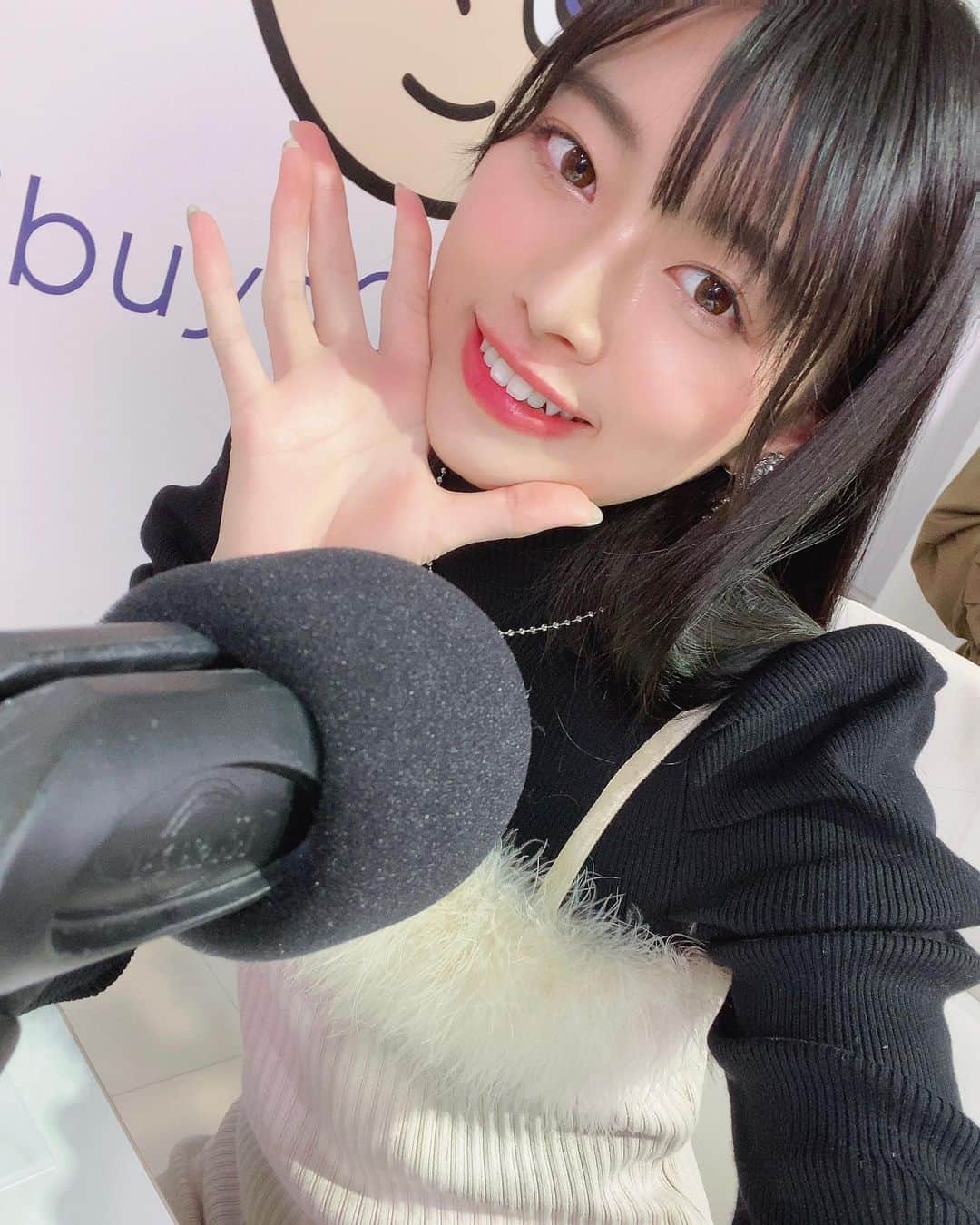 藤田いろはのインスタグラム：「めっちゃ！よきラジ観てくれた方ありがとうございました🌟﻿ 今回でミスFLASHの出演はラストでした🐰﻿ ミスFLASHとしての活動がいっぱい終わっていって、いよいよ卒業って感じがしてきてますが、﻿ 27日にミスFLASH撮影会もあるのでそちらもよろしくお願いします🥰﻿ 新しい衣装いっぱい着るよー！﻿ ﻿ ﻿ ﻿ ﻿ ﻿ ﻿ ‪#藤田いろは#グラビア#gravure #japanesegirl #レースクイーン#tokyo  #l4l #aziangirl  #ビジョビ #뷰티스타그램  #cosplay #黒髪ロング#소통해요#셀스타그램#モデル #model #그라비아 #日本的 #ラジオ #ラジオ出演 #渋谷 #lillilly #クリスマス #liquem」