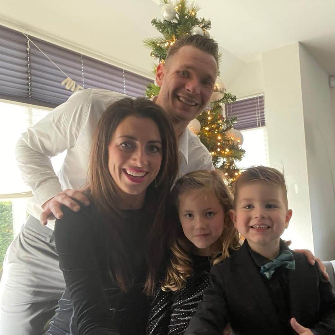 エルウィン・ムルダーのインスタグラム：「Merry Christmas from the Mulder family 🎄🎅🏻❤️」
