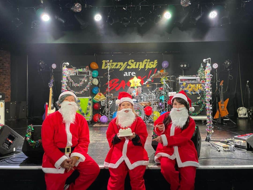 あやぺたのインスタグラム：「メリーーークリスマス！！🎄 金沢ありがとうございました！ 2020年これにてライブ終わり！ 来てくれたひとも、来れなかったひとも、みんなありがとう！！ らぶ！！！！！！！！！！」