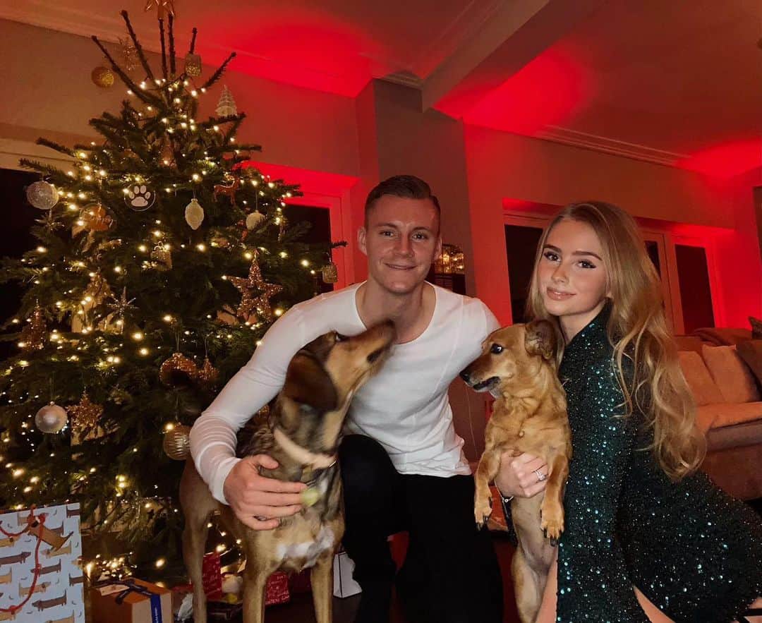 のインスタグラム：「Merry Christmas to everyone 🎄🎁😃」