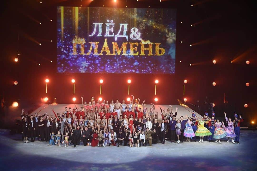 イヴァン・リギーニのインスタグラム：「Вчера в Москве было жарко 🔥   «Лёд и Пламень» — это событие, которое впервые в истории объединило два выдающихся вида спорта — художественную гимнастику и фигурное катание!  Я рад, что этот сложный год завершается такими яркими событиями не только для спортсменов, но и для зрителей, которые разделили с нами этот вечер💥   Спасибо: @averbukhofficial @vinerpalace @marininmax @barsukovajulia @alexei.yagudin @domninaoksanaice @uliana12  Максим Шабалин, @mariapetrova1977  @alekseitikhonov71  @lalakramarenko2004 @seleznevaaa @tatianatotmyanina @ekaterinabobrova @dmitry_solovyev @romankostomarovkrs @soldy21 @ritamamun @annenkovaira_99 @guzya_02 @arishadina1998 и всем-всем кто был вчера с нами❤️  Отдельное спасибо Ирине Александровне Винер-Усмановой за такую возможность💥⛸」