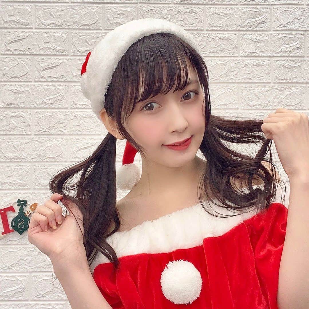金久保マユ（ぼんぼん）のインスタグラム：「めりーくりすます🎄 良い子の皆さん、 プレゼントは届きましたか🎁？」