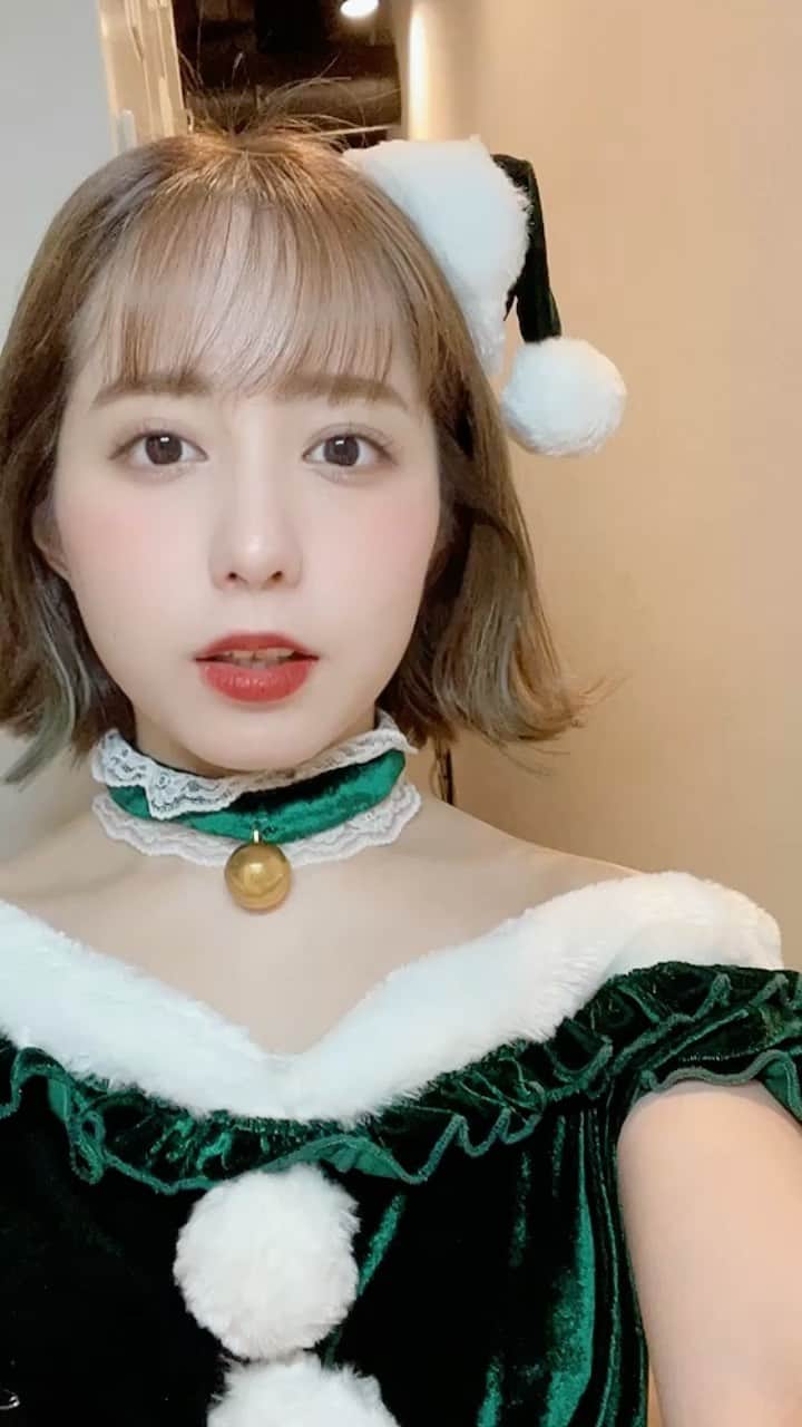 前田美里のインスタグラム：「メリークリスマス。💚🎄  #メリークリスマス #merrychristmas #コスプレ」