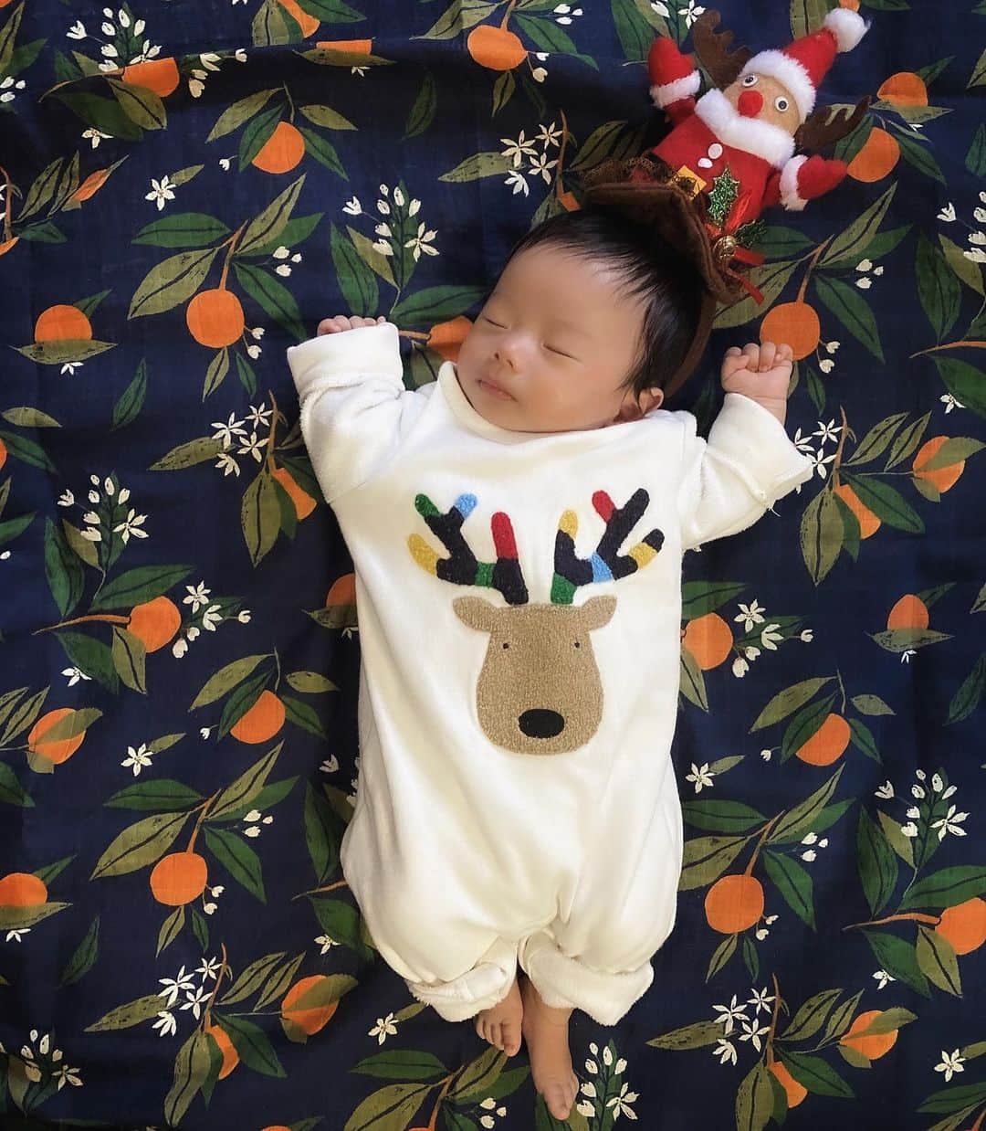 鬼辻麻衣さんのインスタグラム写真 - (鬼辻麻衣Instagram)「Merry Christmas 🎄 ・ 初めてのクリスマス🎅💓 といっても、特に何もしてないけど❤️ クリスマスとか分かるようになってきたら 楽しいんだろうなぁ〜😍 と、色んな方のストーリーを見て 想像膨らませてました🎅🎄💓 ・ みなさん良い週末を☺️💛💛」12月25日 22時15分 - kitsumai