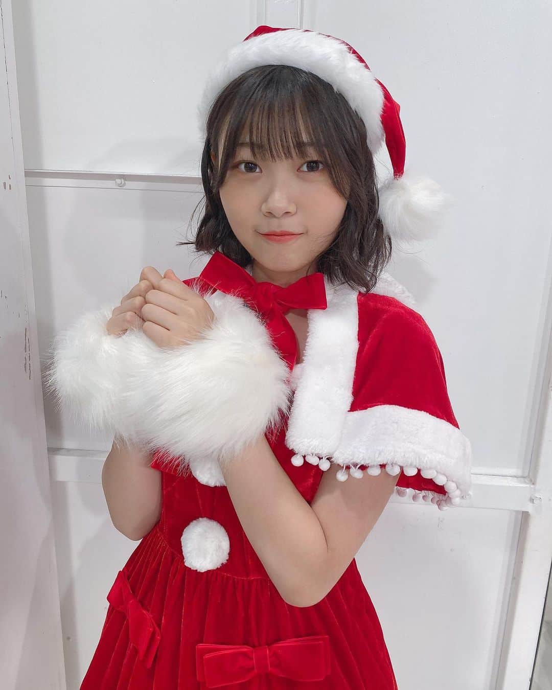 小澤愛実のインスタグラム：「﻿ ﻿ ﻿ めりーくりすます 🎅🏻﻿ ﻿ ﻿ #ラストアイドル #シュークリームロケッツ #小澤愛実 #クリスマス #サンタコス #コスプレ #メリークリスマス」