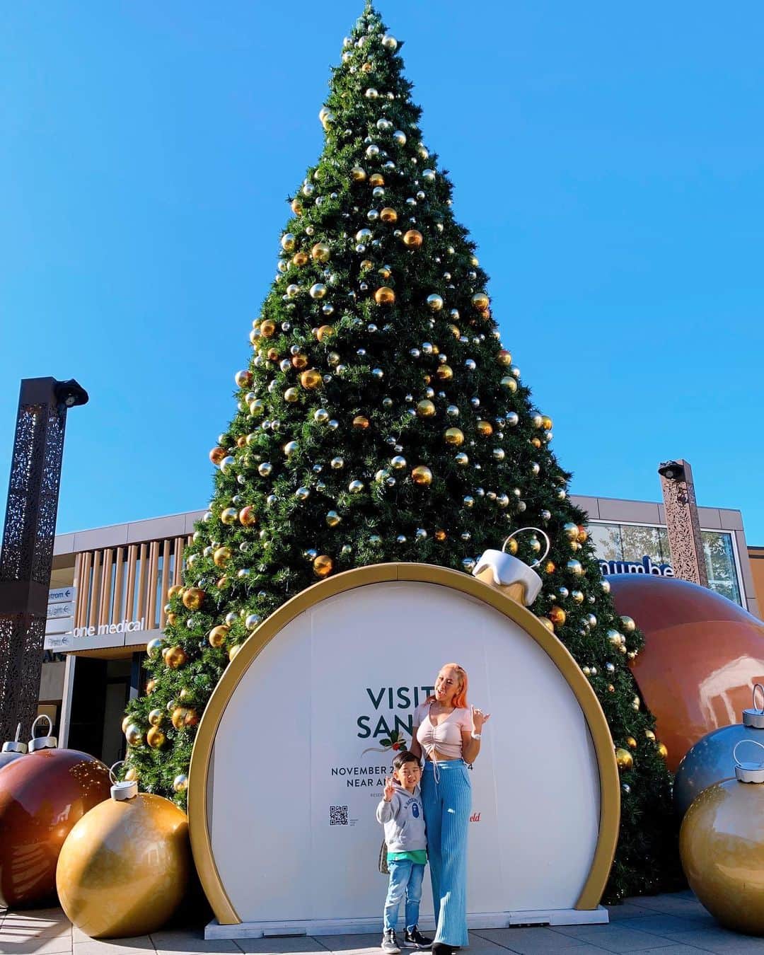 JAMOSAのインスタグラム：「All I Want For Christmas Is You」